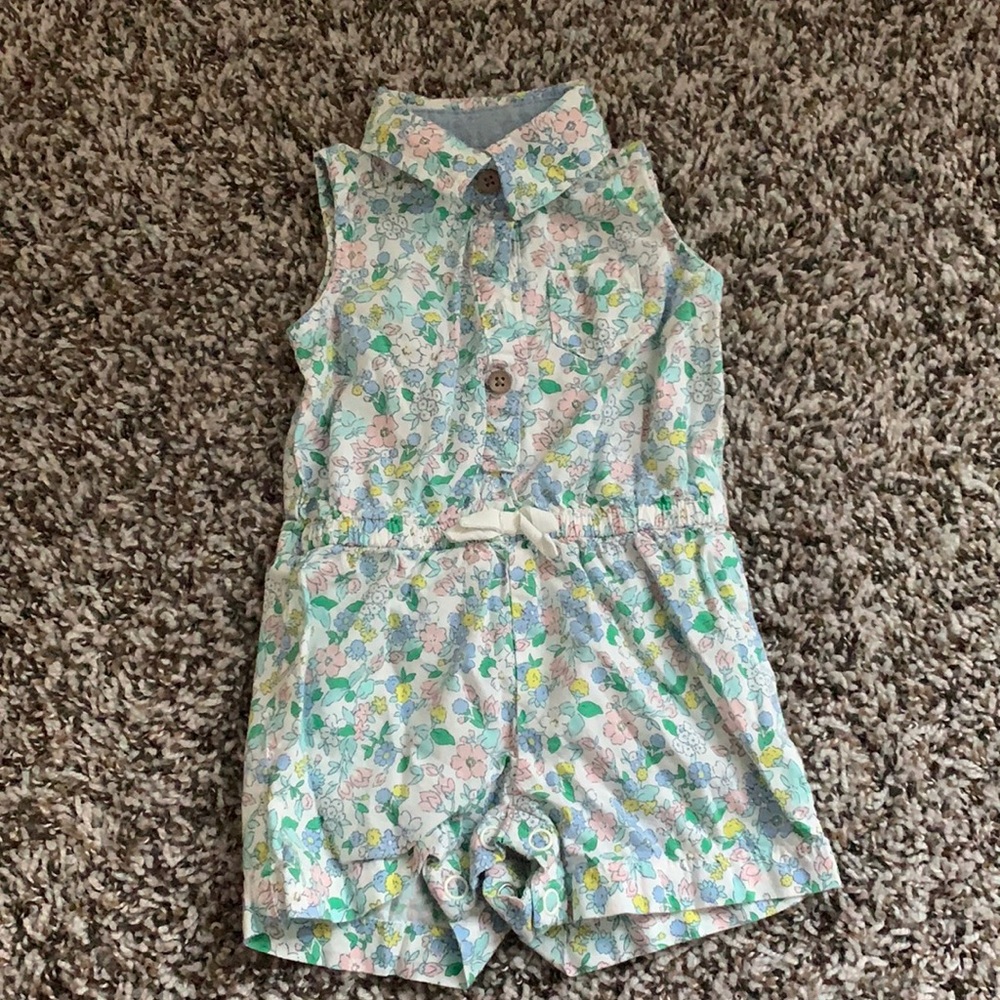 Carter’s baby girl flowery romper. Size 3 months.